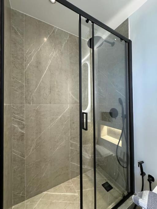 Bluemotion - Centralsuite 6Β Piraeus Bagian luar foto